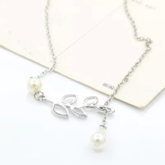 Unique “Land & Sea” Pearl Leaf Beautiful Necklace - Picture 5 of 9